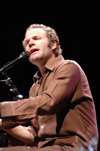 John Ondrasik, a.k.a. Five for Fighting at the Keswick Theater, Glenside, PA, May 9, 2007.  Copyright 2007 Jim Rinaldi.