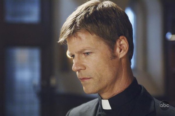 Joel Gretsch of 'V.'