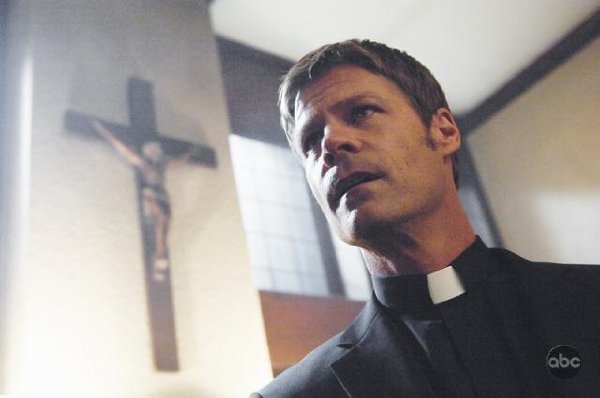 Joel Gretsch of 'V.'