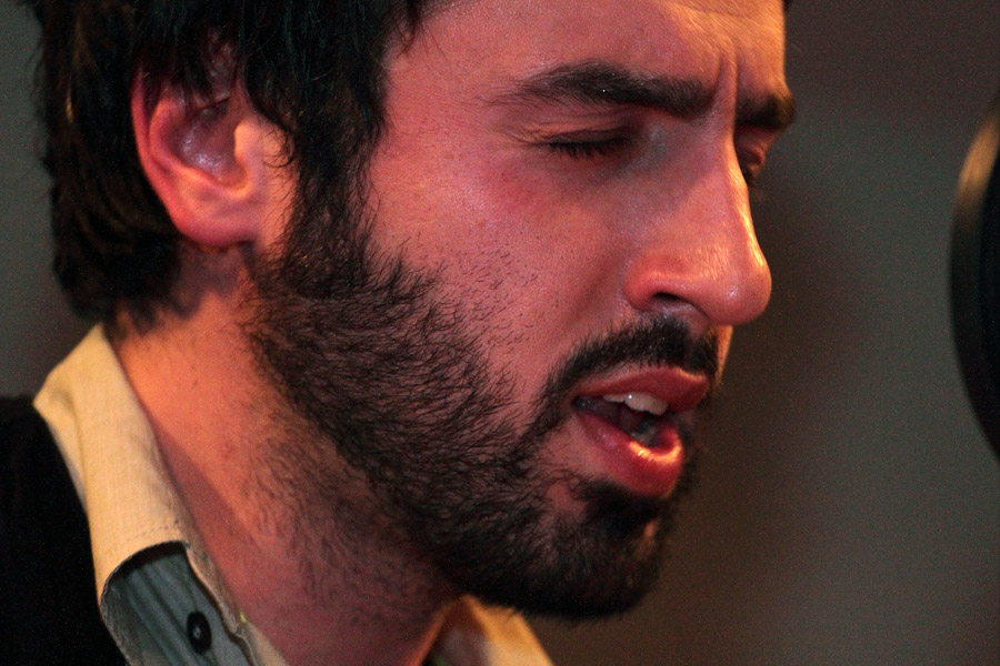 Ari Hest - Downtown Music Studios - New York, NY - February 8, 2011 - photos by Mark Doyle © 2011
