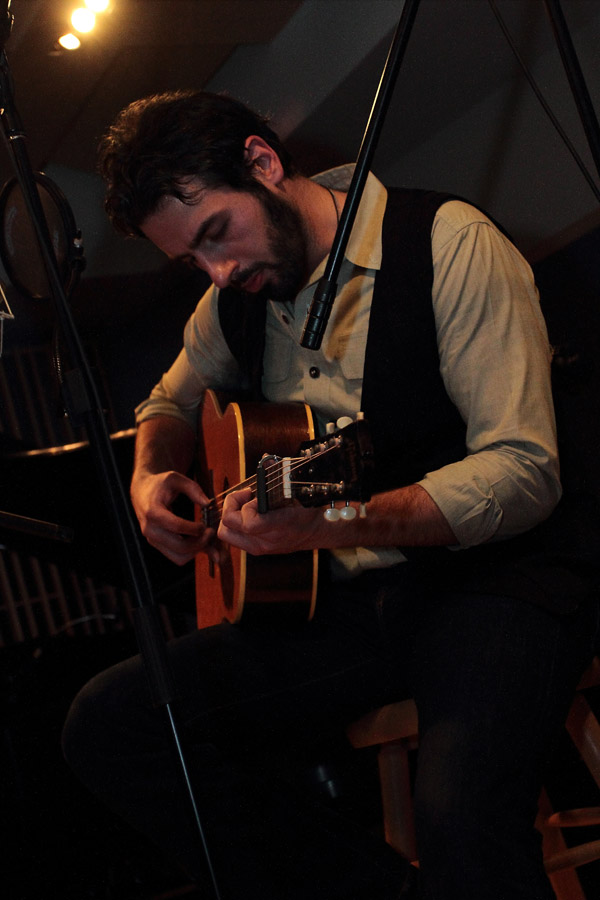 Ari Hest - Downtown Music Studios - New York, NY - February 8, 2011 - photos by Mark Doyle © 2011
