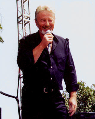 Tony Burrows performing at RetroFest, Santa Monica CA, August 14, 1999.  Copyright 1999 Jay S. Jacobs.