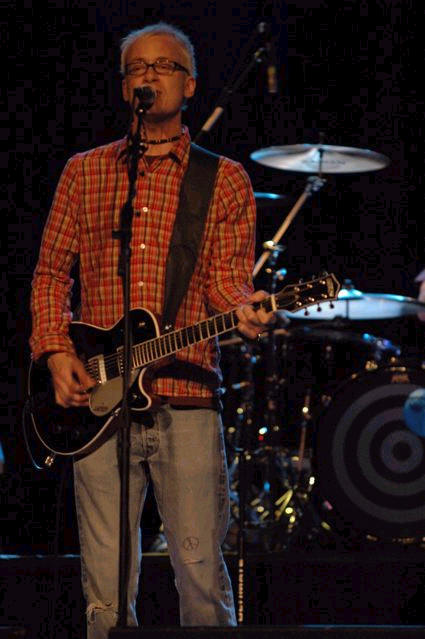 Chris Collingswood of Fountains of Wayne at the Trocadero, Philadelphia, PA, April 28, 2007.  Copyright 2007 Jim Rinaldi.