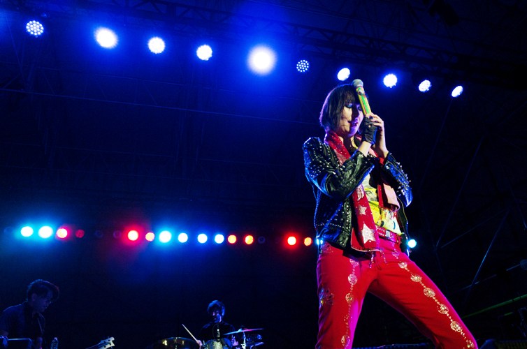 Yeah Yeah Yeahs - River Stage at Great Plaza - Philadelphia, PA - September 17, 2013 - photo by Serge Levin  2013