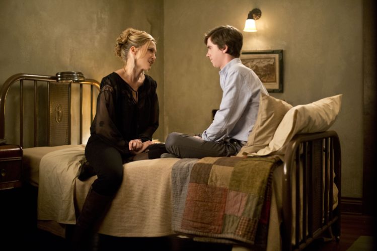 Vera Farmiga and Freddie Highmore star in 'Bates Motel.'