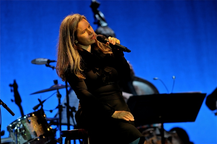 Natalie Merchant  Keswick Theater  Glenside, PA  July 11, 2014 - photo by Jim Rinaldi  2014