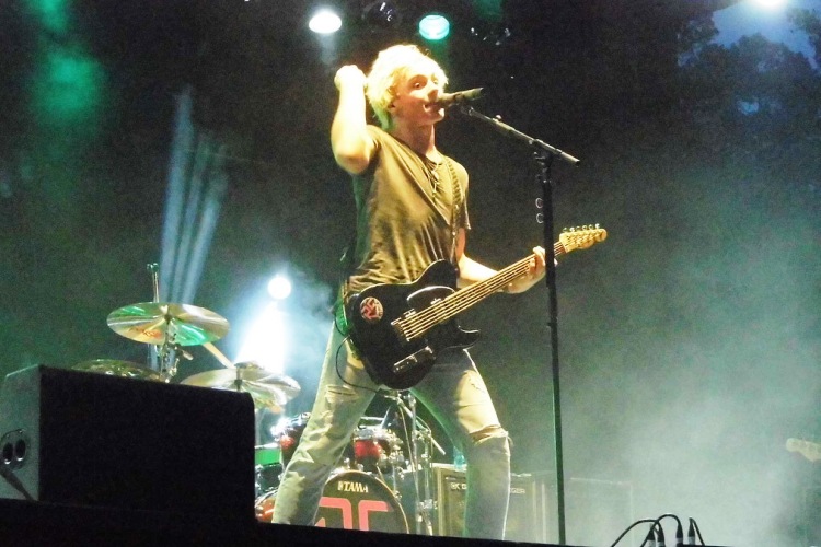 R5 - Six Flags Great Adventure - Jackson, NJ - May 25, 2014 - photos by Maggie Mitchell  2014