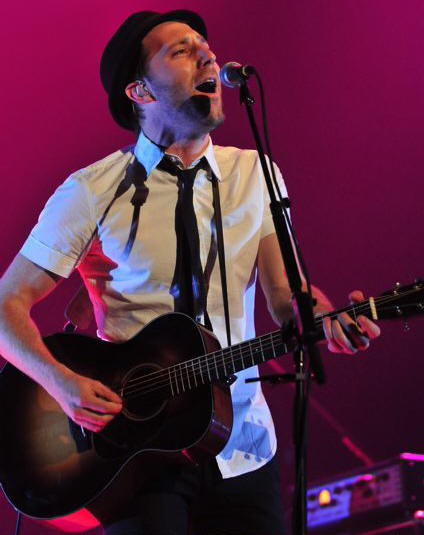 Mat Kearney at the Tower Theater, Upper Darby, PA on May 20, 2009.  Photo: Copyright 2009 Jim Rinaldi.