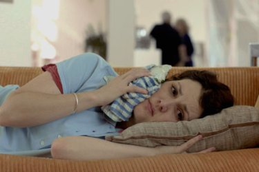 Melanie Lynskey stars in the movie "Hello, I Must Be Going."