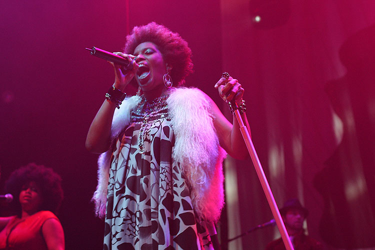 Macy Gray - Gramercy Theater - New York, NY - October 5, 2010 - photos by Mark Doyle © 2010