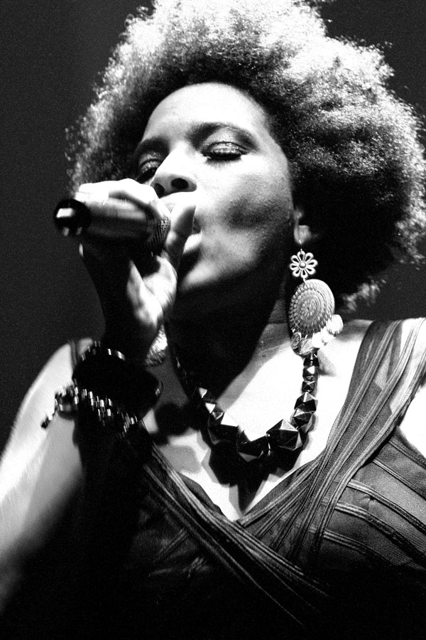 Macy Gray - Gramercy Theater - New York, NY - October 5, 2010 - photos by Mark Doyle  2010