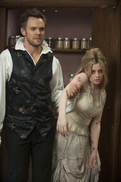 COMMUNITY -- "Horror Fiction in Seven Spooky Steps!" Episode 305 -- Pictured: (l-r) Joel McHale as Jeff, Gillian Jacobs as Britta -- Photo by: Lewis Jacobs/NBC