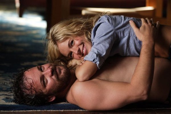Peter Sarsgaard and Sienna Miller in 'The Mysteries of Pittsburgh.'