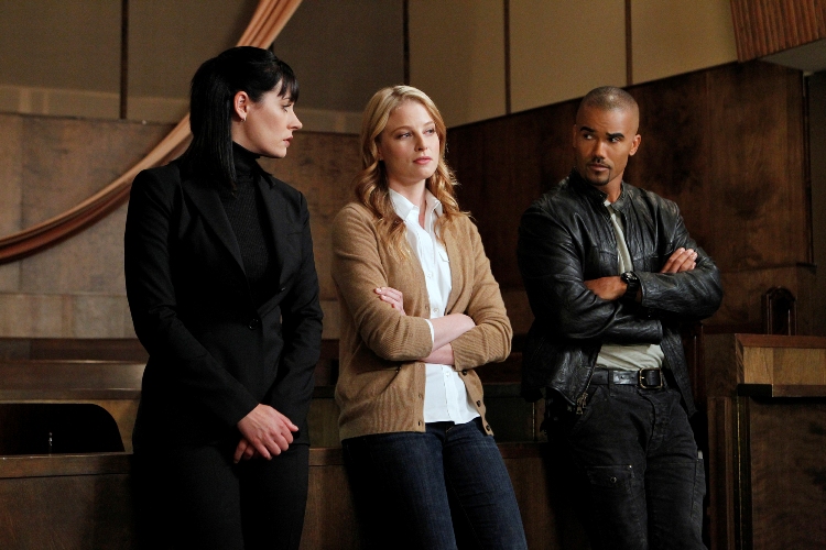 "What Happens At Home..." -- Prentiss (Paget Brewster, left) and Morgan (Shemar Moore, right) talk with FBI cadet Agent Ashley Seaver (Rachel Nichols, center) as the BAU searches inside a gated New Mexico community for a killer targeting women, on CRIMINAL MINDS, Wednesday, Dec. 8 (9:00-10:00 PM, ET/PT) on the CBS Television Network. Photo: Sonja Flemming/CBS.  2010 CBS BROADCASTING INC. All Rights Reserved.