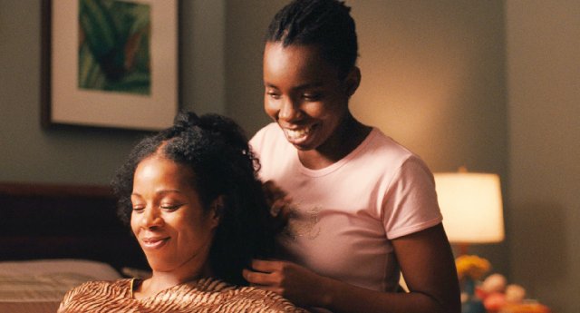 Kim Wayans and Adepero Oduye star in PARIAH.