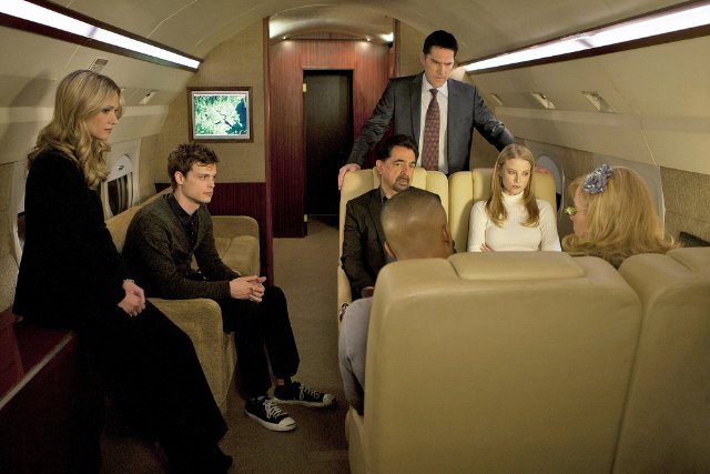 CRIMINAL MINDS: (l to r:) AJ Cook, Matthew Gray Gubler, Joe Mantegna, Thomas Gibson, Rachel Nichols and Kirsten Vangsness.