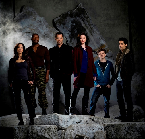 Rachel Nichols and the cast of CONTINUUM.