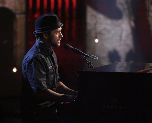 Justin Timberlake performs Hallelujah at the Hope for Haiti Now Concert
