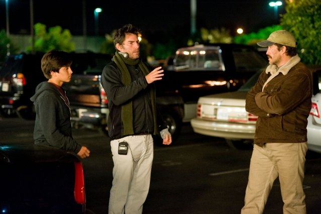 Jos Julin, Chris Weitz and Demin Bichir filming A BETTER LIFE.