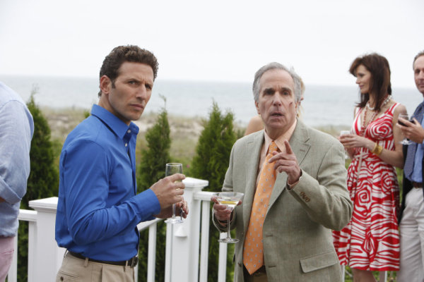 POYAL PAINS -- "Lovesick" -- Pictured: (l-r) Mark Feuerstein as Dr. Hank Lawson, Henry Winkler as Eddie R. Lawson -- Photo by: Patrick Harbron/USA Network 